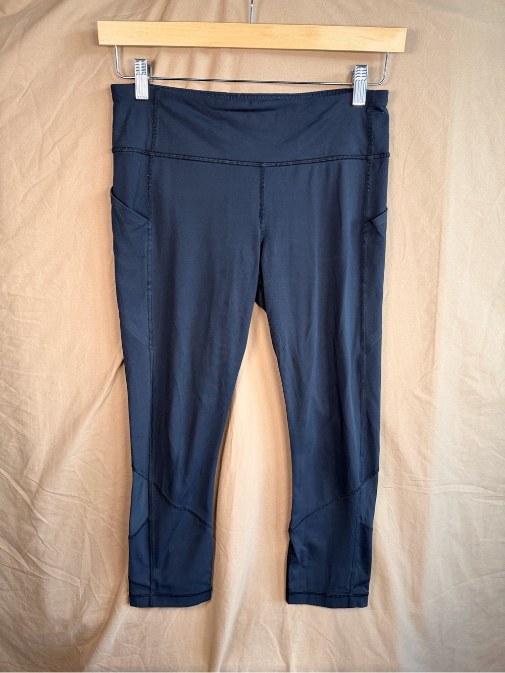 Lululemon Pace Rival Crop Leggings 8 Black Pockets Mesh Running Capri Gym